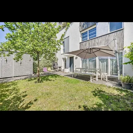 Appartement Duplex En Familiale Et Surveillee De 2 A Deux Pas De Paris Avec Sa Place De Parking Et Son Jardinet Pas De Fetes Bagneux (Hauts-de-Seine)